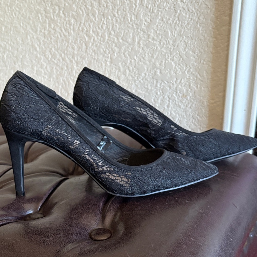 Kelly & Katie Elegant Black Lace Heels